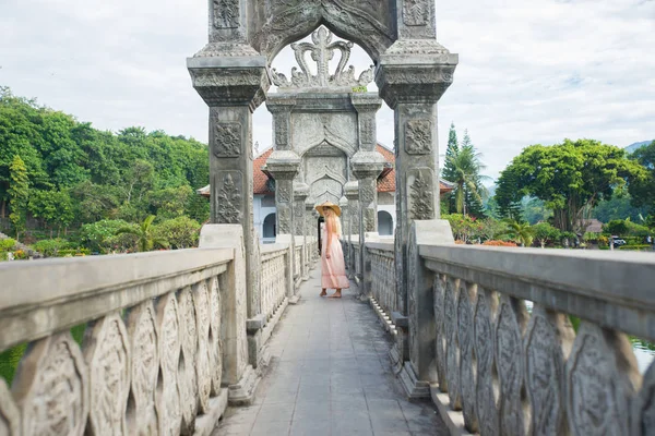 Beautiful girl at Water Palace in Bali — Stock Photo, Image