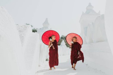 Mandalay, Hsinbyume Pagoda, Myanmar. 1 Mart 2019. Çocuk m