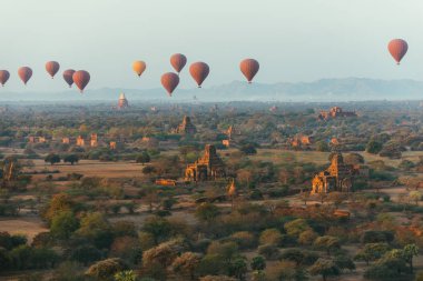 Bagan, Myanmar tapınak tarihi sitenin aeial görünümü. Pago
