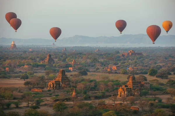 Aeial uitzicht op de tempel historische site in Bagan, Myanmar. Pago — Stockfoto