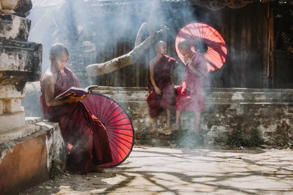 바간, 미얀마. 2019년 2월 28일. 지역 작은 부의 초상화 — 스톡 사진