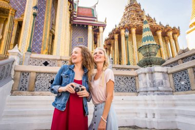 Bangkok, Tayland'ı keşfeden turistler