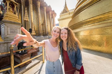 Bangkok, Tayland'ı keşfeden turistler