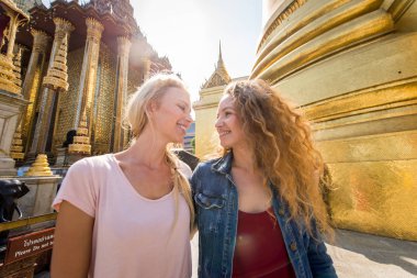 Bangkok, Tayland'ı keşfeden turistler