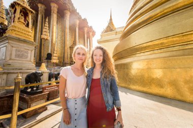 Bangkok, Tayland'ı keşfeden turistler