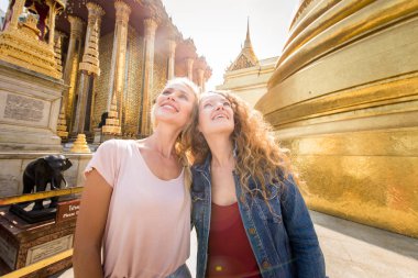 Bangkok, Tayland'ı keşfeden turistler