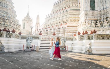 Bangkok, Tayland'ı keşfeden turistler