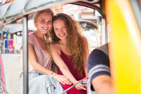 Turistas que exploram Bangkok, Tailândia — Fotografia de Stock