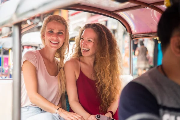 Turistas que exploram Bangkok, Tailândia — Fotografia de Stock