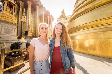 Bangkok, Tayland'ı keşfeden turistler