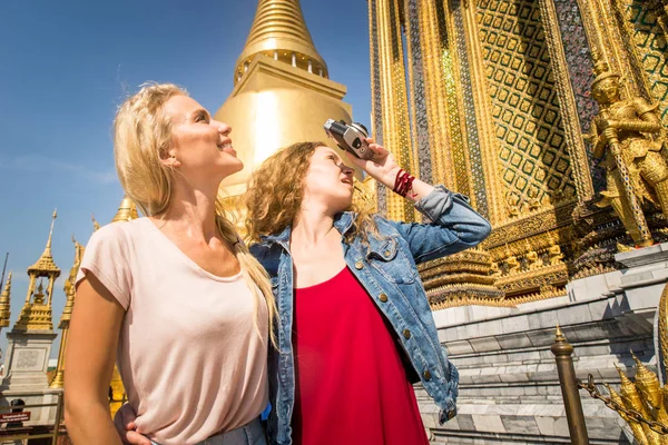 Bangkok, Tayland'ı keşfeden turistler