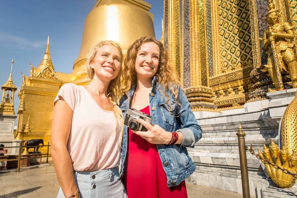 Bangkok, Tayland'ı keşfeden turistler