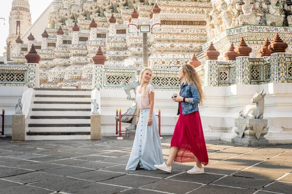 Les touristes explorent Bangkok, Thaïlande — Photo