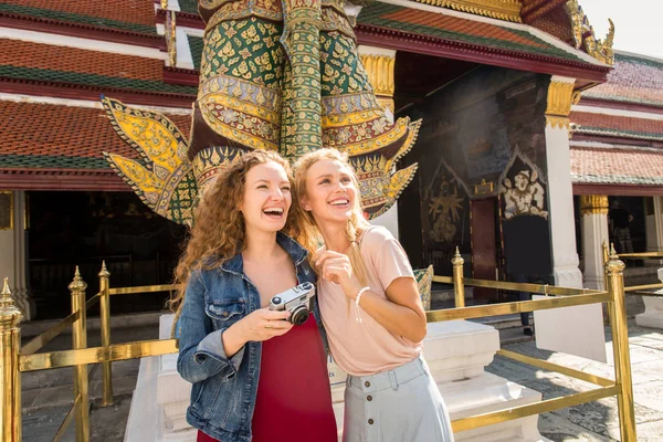 Bangkok, Tayland'ı keşfeden turistler