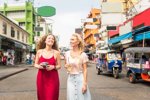 A turisták feltárása Bangkok, Thaiföld — Stock Fotó