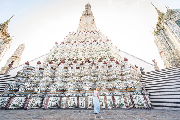 Bangkok, Tayland'ı keşfeden turistler
