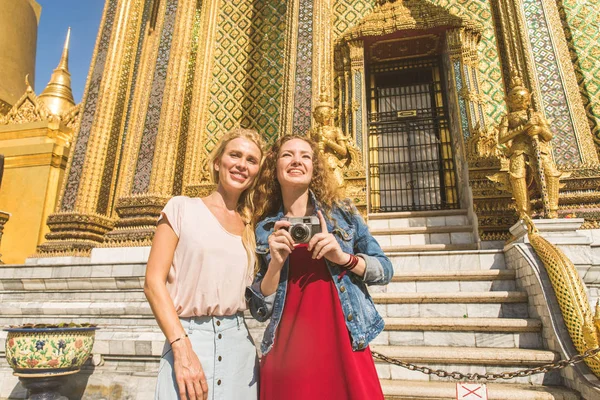 Bangkok, Tayland'ı keşfeden turistler