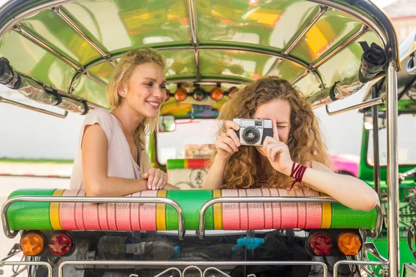 Turistas que exploram Bangkok, Tailândia — Fotografia de Stock