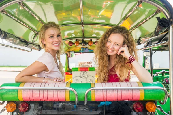 Bangkok, Tayland'ı keşfeden turistler — Stok fotoğraf