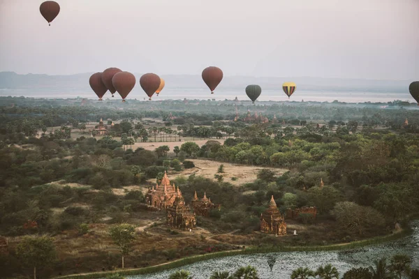 Ναοί σε Bagan την ανατολή του ηλίου, Μιανμάρ — Φωτογραφία Αρχείου