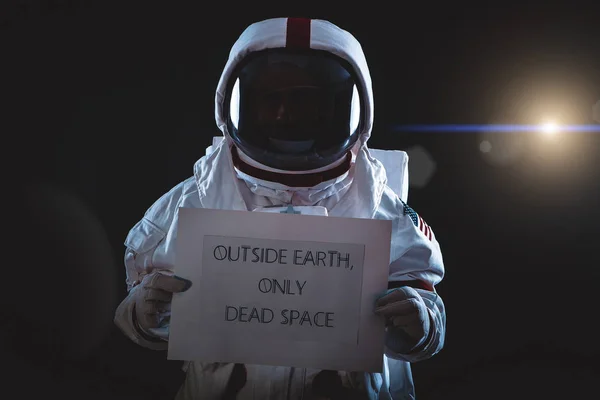 Astronauta a sair da Terra. Buscando um novo lar para a humanidade . — Fotografia de Stock