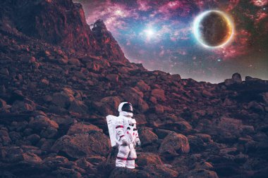 Astronot yeni bir gezegeni keşfediyor. # Yeni bir ev arıyorum #