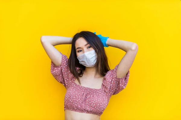 Filles Asiatiques Avec Des Masques Faciaux Collant Extérieur Pendant Ère — Photo