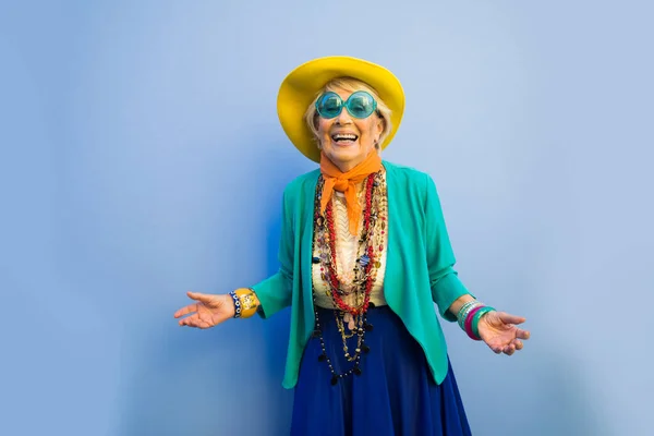 Щаслива Грайлива Старша Жінка Розважається Портрет Красивої Леді Старше Років — стокове фото