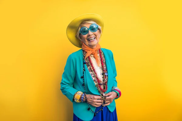 Щаслива Грайлива Старша Жінка Розважається Портрет Красивої Леді Старше Років — стокове фото