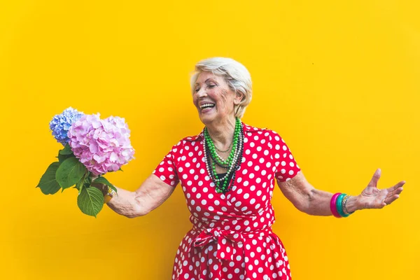 행복하고 장난기있는 나이든 아름다운 노인들에 — 스톡 사진