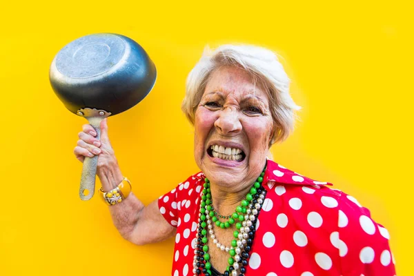 Glad Och Lekfull Äldre Kvinna Att Kul Porträtt Vacker Dam — Stockfoto