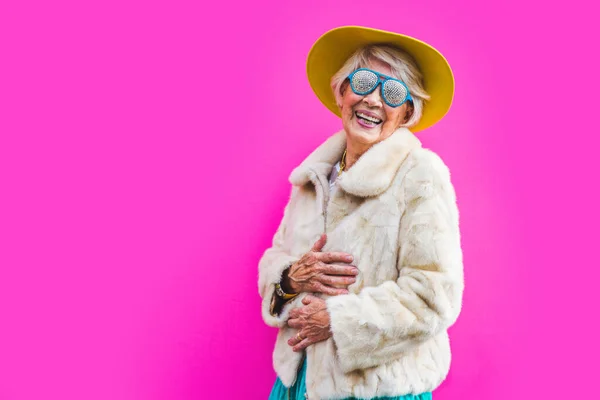 Fröhliche Und Verspielte Seniorin Die Spaß Hat Porträt Einer Schönen — Stockfoto