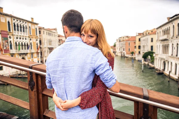 Щаслива Молода Пара Яка Добре Проводить Час Венеції Туристи Подорожують — стокове фото