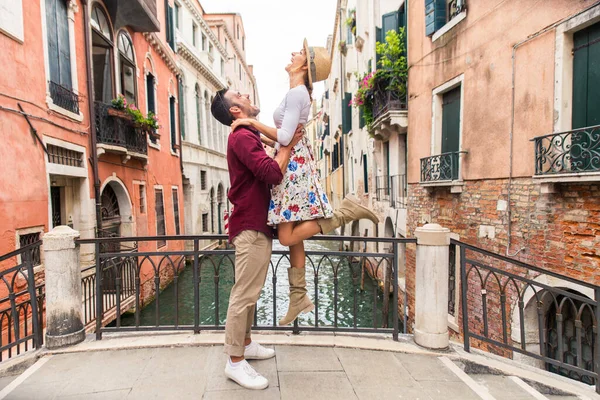 Beatiful Cuplu Tânăr Distrează Timp Vizitează Veneția Turiștii Care Călătoresc — Fotografie, imagine de stoc