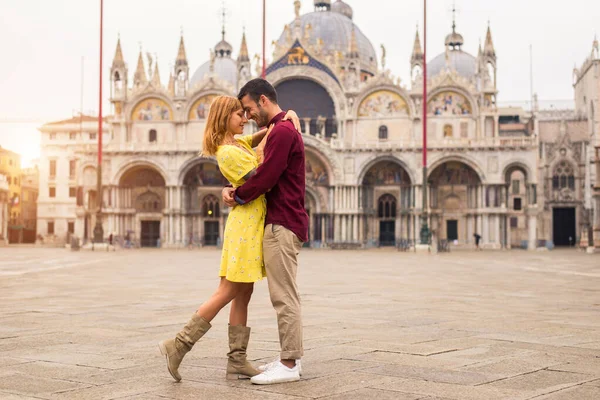 Beatiful Jovem Casal Divertindo Visitar Veneza Turistas Que Viajam Itália — Fotografia de Stock