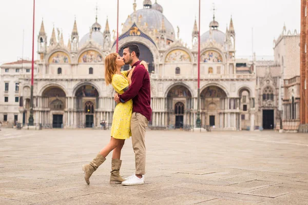 Beatiful Jovem Casal Divertindo Visitar Veneza Turistas Que Viajam Itália — Fotografia de Stock