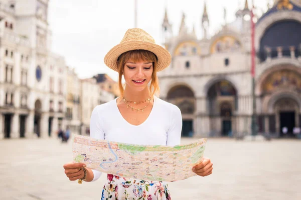 Beatiful Fată Tânără Distrează Timp Vizitează Veneția Turist Care Călătorește — Fotografie, imagine de stoc