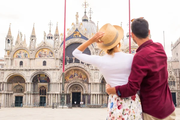 Tacksamma Unga Par Som Har Roligt När Besöker Venedig Turister — Stockfoto