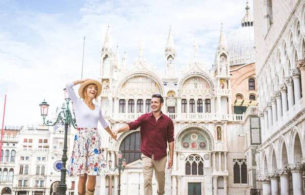 Beatiful Jovem Casal Divertindo Visitar Veneza Turistas Que Viajam Itália — Fotografia de Stock