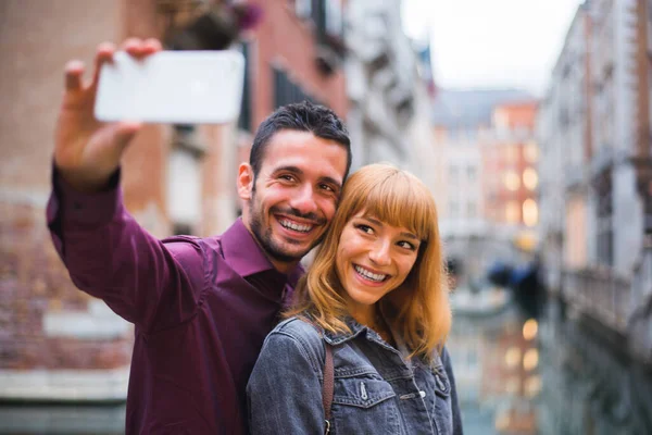 Beatiful Jovem Casal Divertindo Visitar Veneza Turistas Que Viajam Itália — Fotografia de Stock