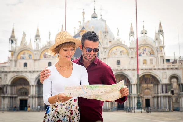 Beatiful Jovem Casal Divertindo Visitar Veneza Turistas Que Viajam Itália — Fotografia de Stock