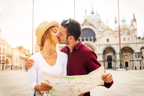Beatiful Jovem Casal Divertindo Visitar Veneza Turistas Que Viajam Itália — Fotografia de Stock