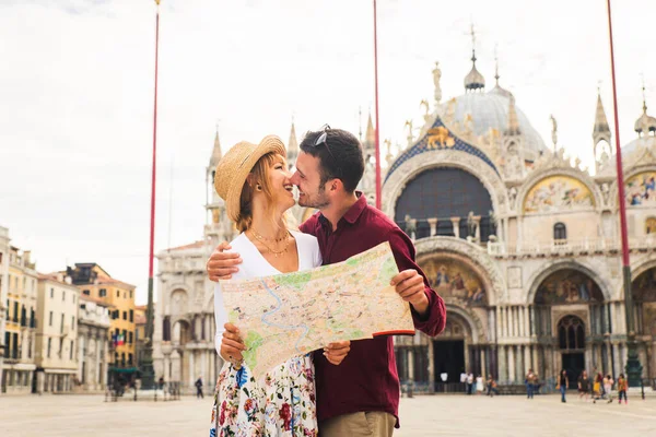 Beatiful Jovem Casal Divertindo Visitar Veneza Turistas Que Viajam Itália — Fotografia de Stock