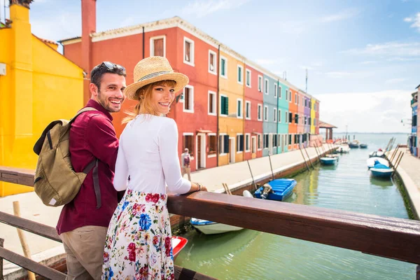 Beatiful Giovane Coppia Divertirsi Durante Visita Venezia Turisti Che Viaggiano — Foto Stock