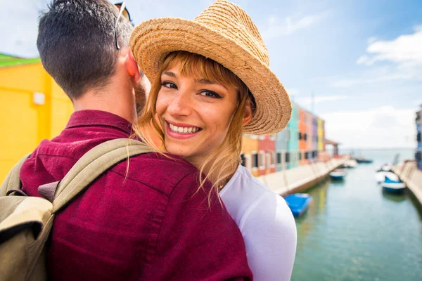 Beatiful Young Couple Having Fun While Visiting Venice Toeristen Reizen — Stockfoto