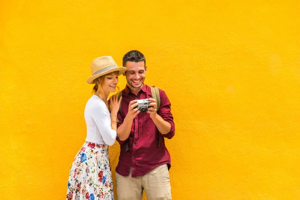 Krásný Mladý Pár Baví Při Návštěvě Benátek Turisté Cestují Itálii — Stock fotografie