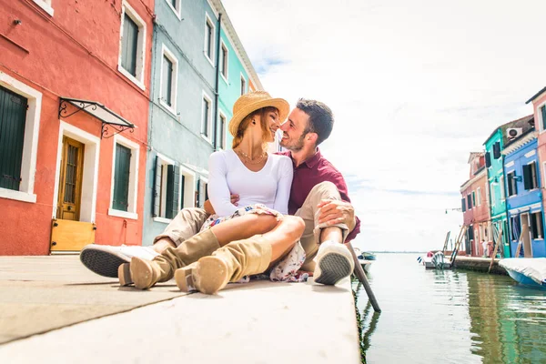 Tacksamma Unga Par Som Har Roligt När Besöker Venedig Turister — Stockfoto