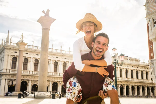 Beatiful Jovem Casal Divertindo Visitar Veneza Turistas Que Viajam Itália — Fotografia de Stock