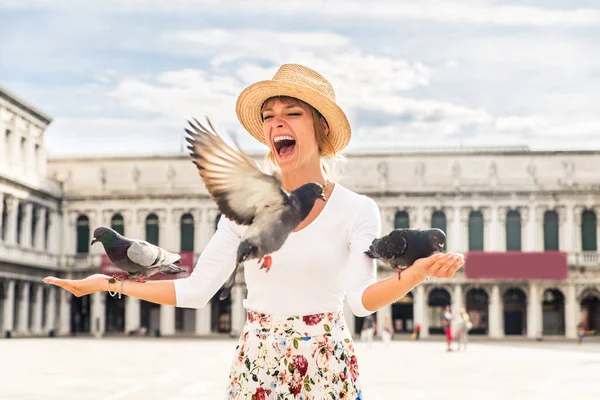 Beatiful Young Girl Having Fun While Visiting Venice Viaggio Turistico — Foto Stock