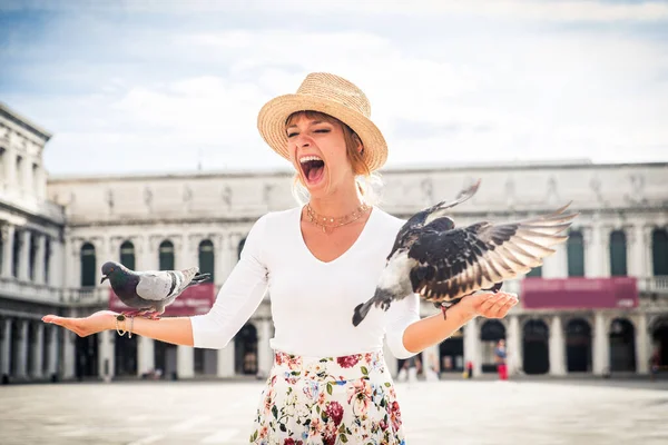 Beatiful Young Girl Having Fun While Visiting Venice Viaggio Turistico — Foto Stock